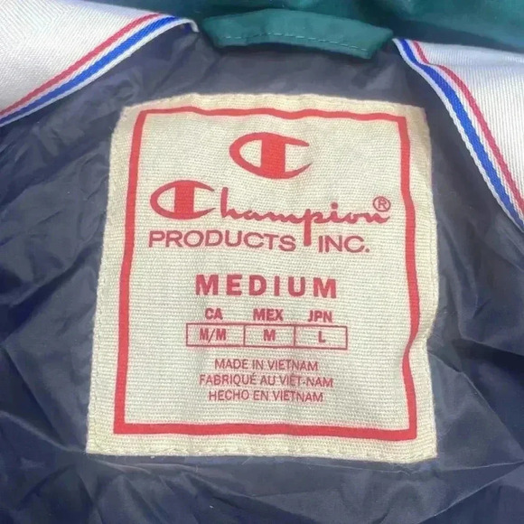 Champion coat, size Medium, Sustans made with DuPont Sorona.  Hunter green color - Picture 5 of 7